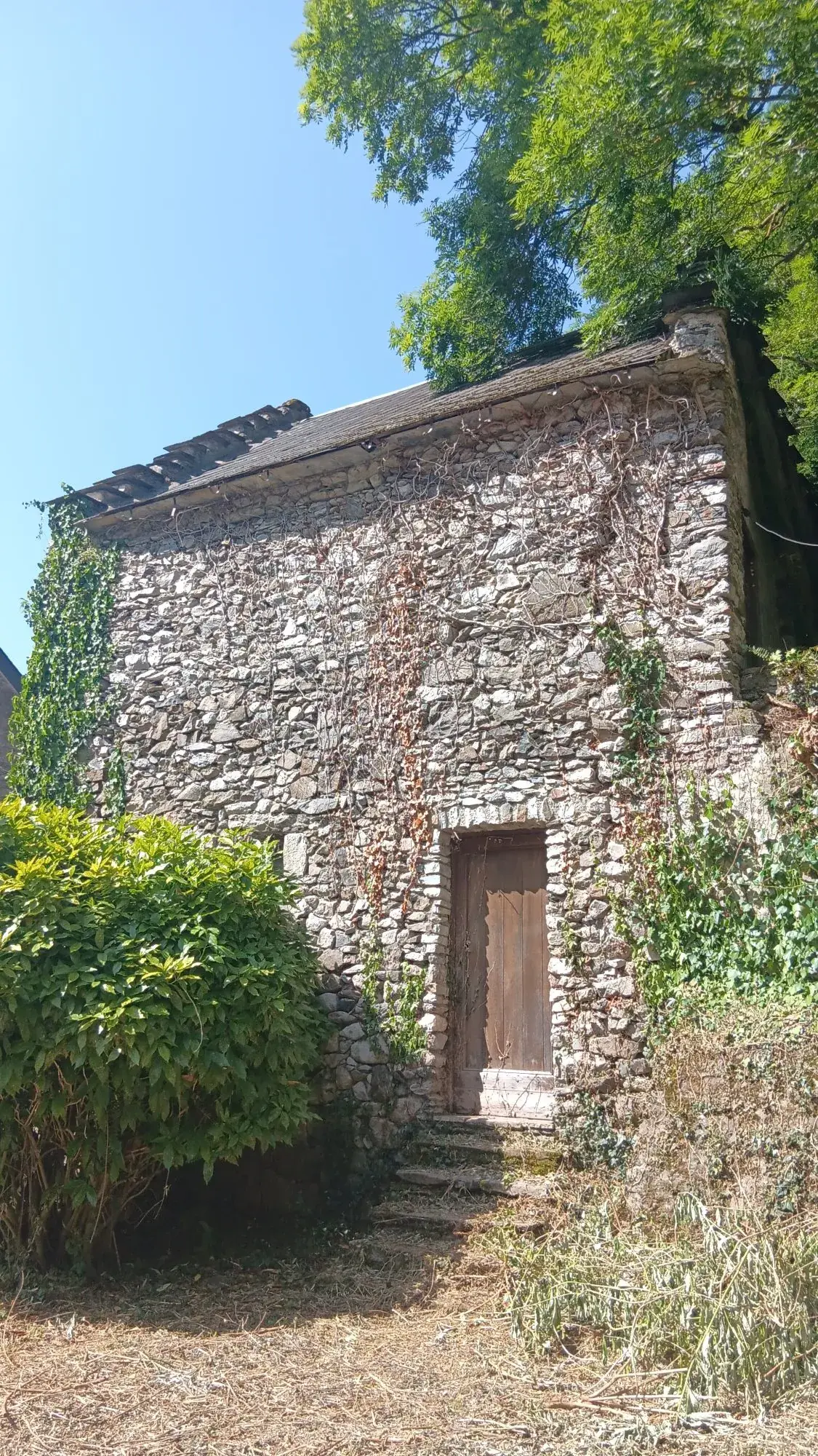 Maison à vendre avec vue sur les montagnes à Saint-Béat-Lez - 180 m² à rénover 