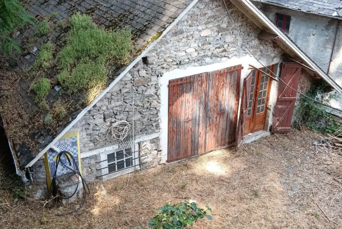 Maison à vendre avec vue sur les montagnes à Saint-Béat-Lez - 180 m² à rénover 