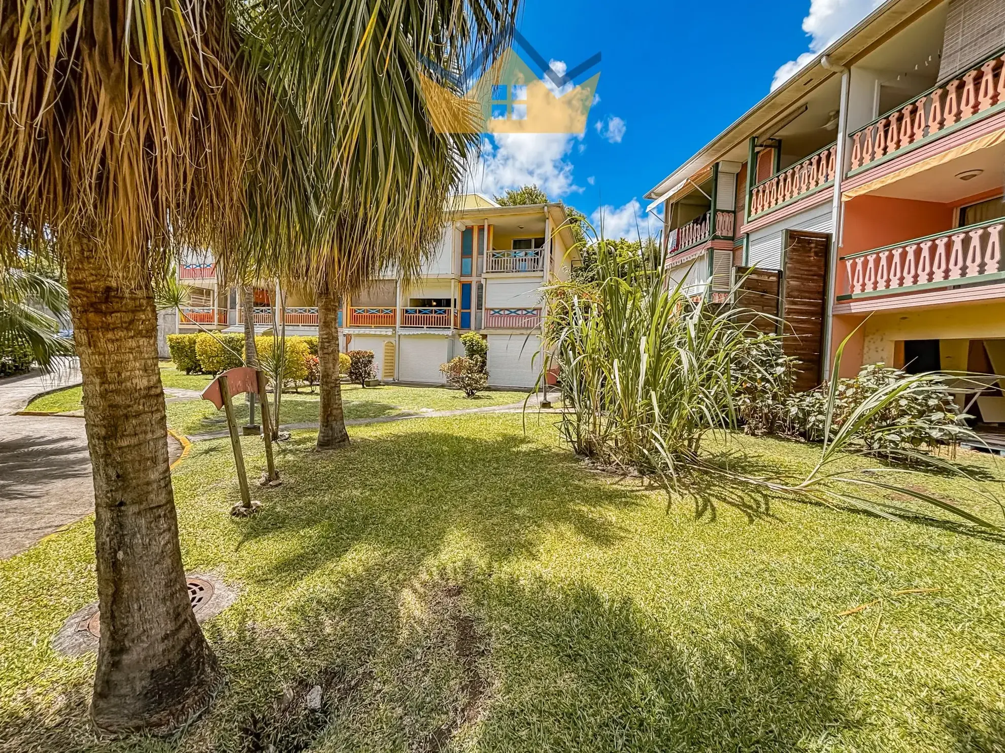 Appartement T1 meublé à Sainte-Anne en Martinique avec terrasse et jardin 
