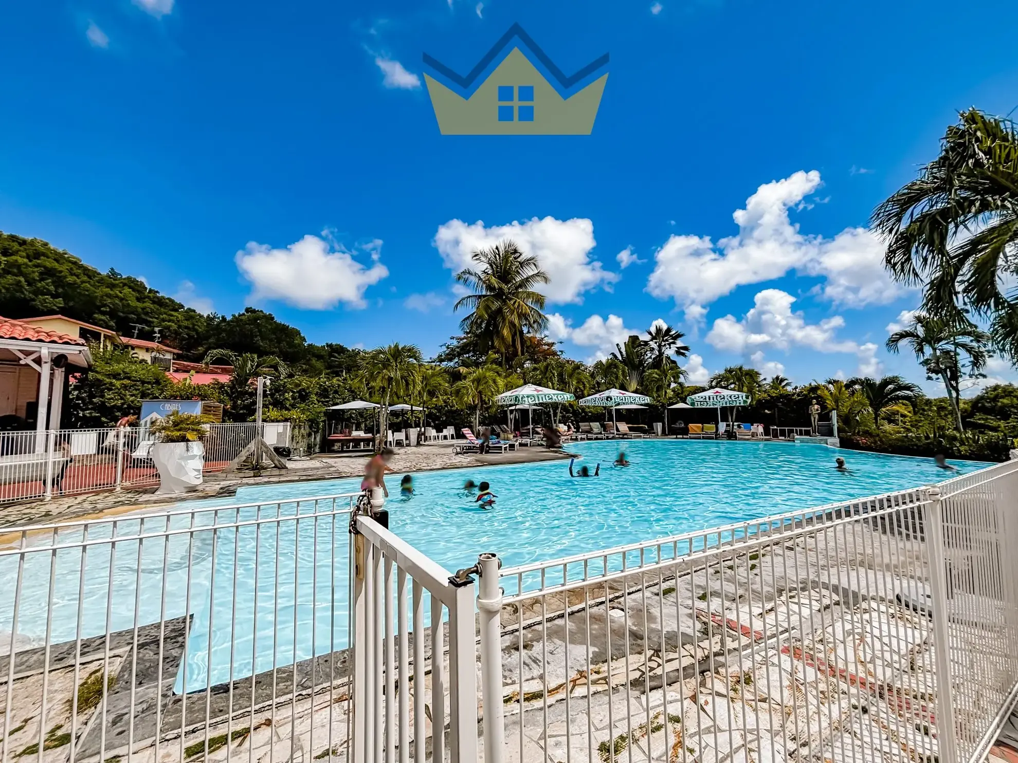 Appartement T1 meublé à Sainte-Anne en Martinique avec terrasse et jardin 