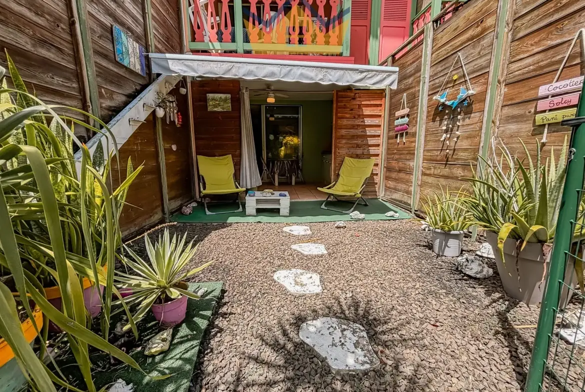 Appartement T1 meublé à Sainte-Anne en Martinique avec terrasse et jardin 
