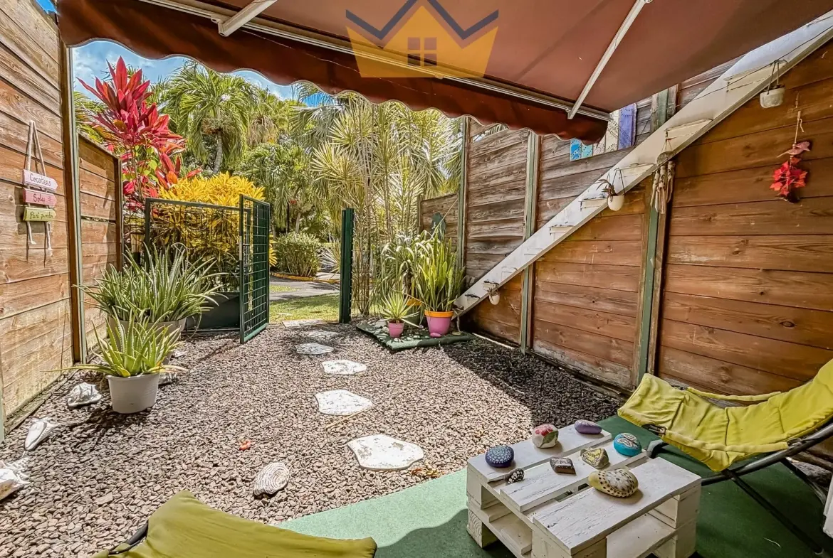 Appartement T1 meublé à Sainte-Anne en Martinique avec terrasse et jardin 