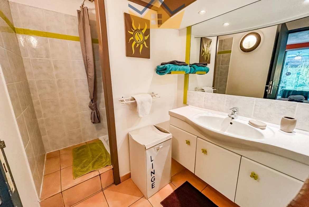 Appartement T1 meublé à Sainte-Anne en Martinique avec terrasse et jardin 