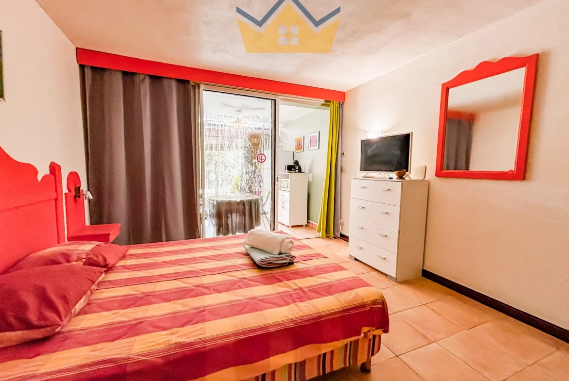 Appartement T1 meublé à Sainte-Anne en Martinique avec terrasse et jardin 