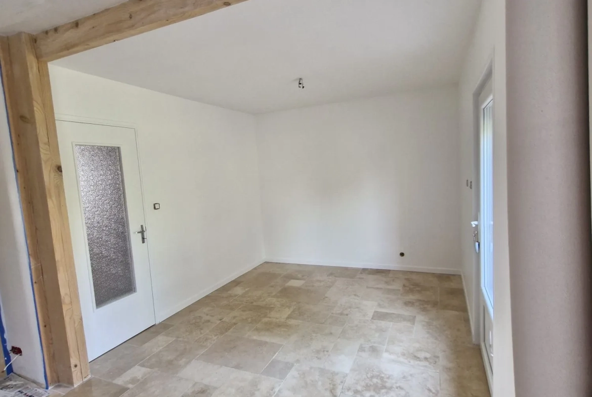 Maison de plain-pied à Montbron en Charente avec jardin clos et 2 chambres 