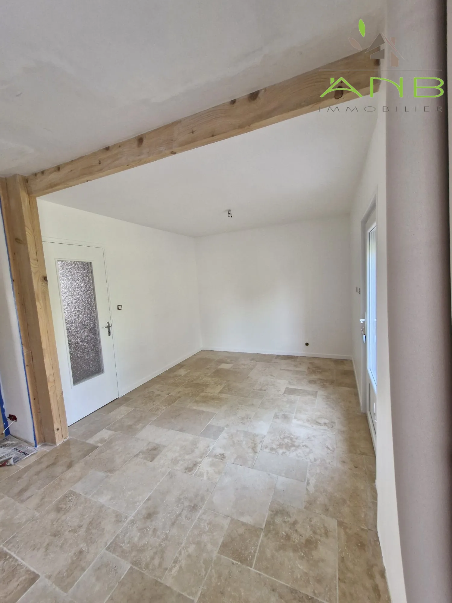 Maison de plain-pied à Montbron en Charente avec jardin clos et 2 chambres 