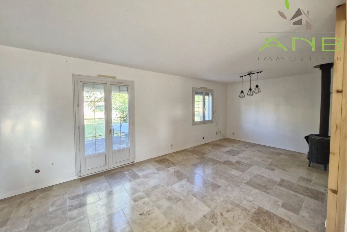 Maison de plain-pied à Montbron en Charente avec jardin clos et 2 chambres 