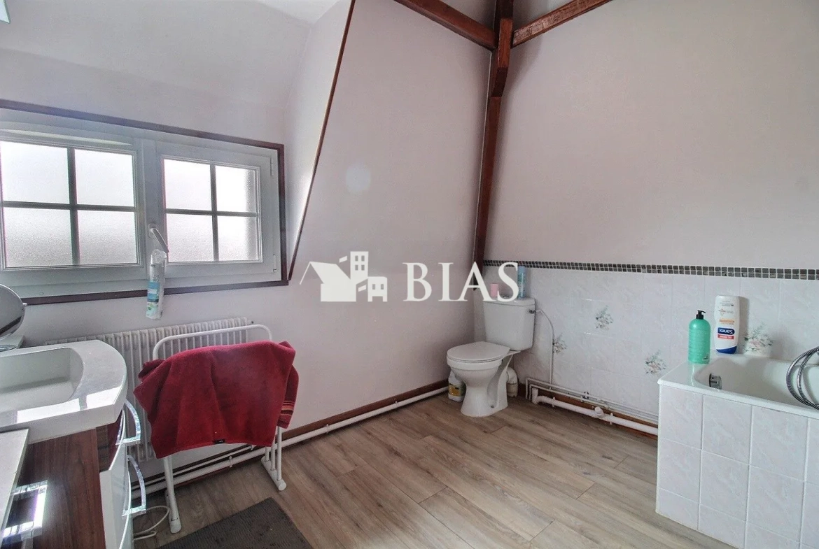 Maison normande à Bourg-Achard avec 2 chambres et terrain de 340 m² 