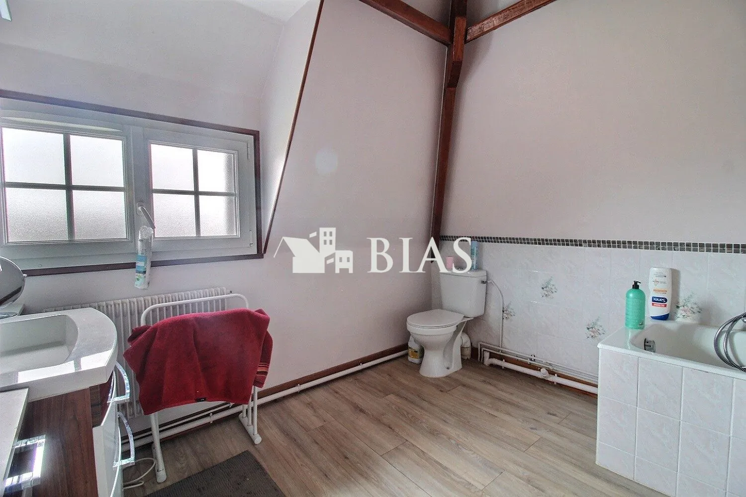 Maison normande à Bourg-Achard avec 2 chambres et terrain de 340 m² 