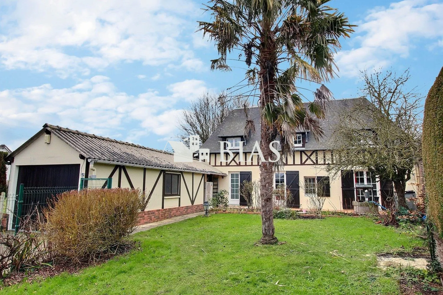 Maison normande à Bourg-Achard avec 2 chambres et terrain de 340 m² 