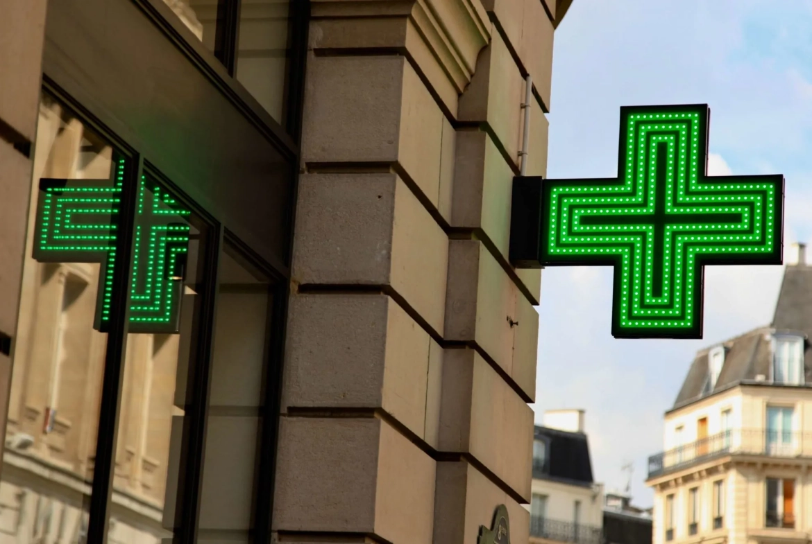 Pharmacie à vendre à Saint-Cloud, quartier du Val d'Or - Opportunité à saisir 
