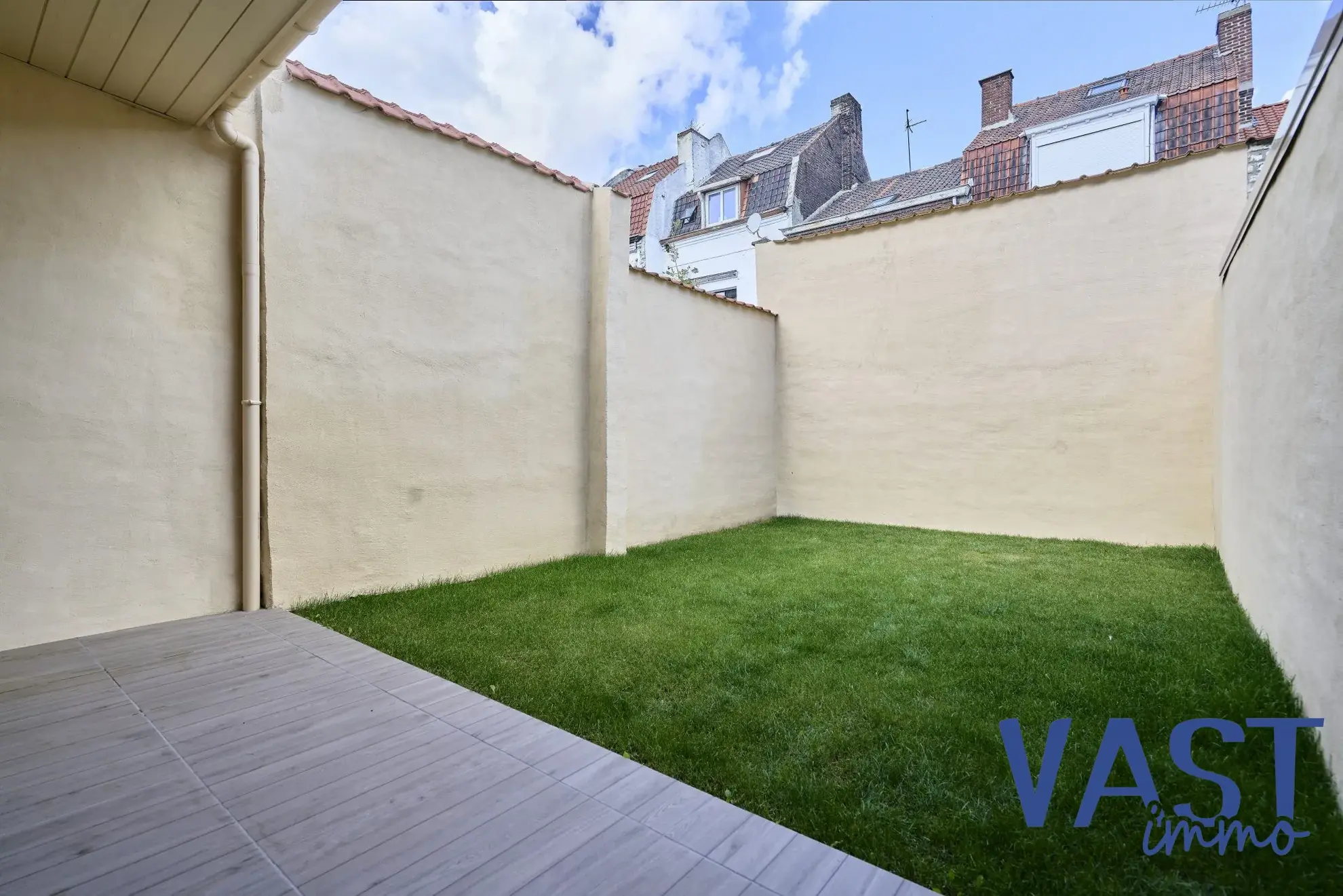 Maison ancienne rénovée avec 3 chambres, terrasse et jardin à Wattrelos 