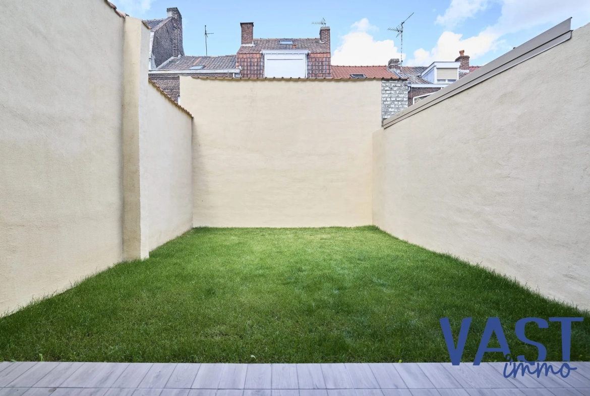 Maison ancienne rénovée avec 3 chambres, terrasse et jardin à Wattrelos 