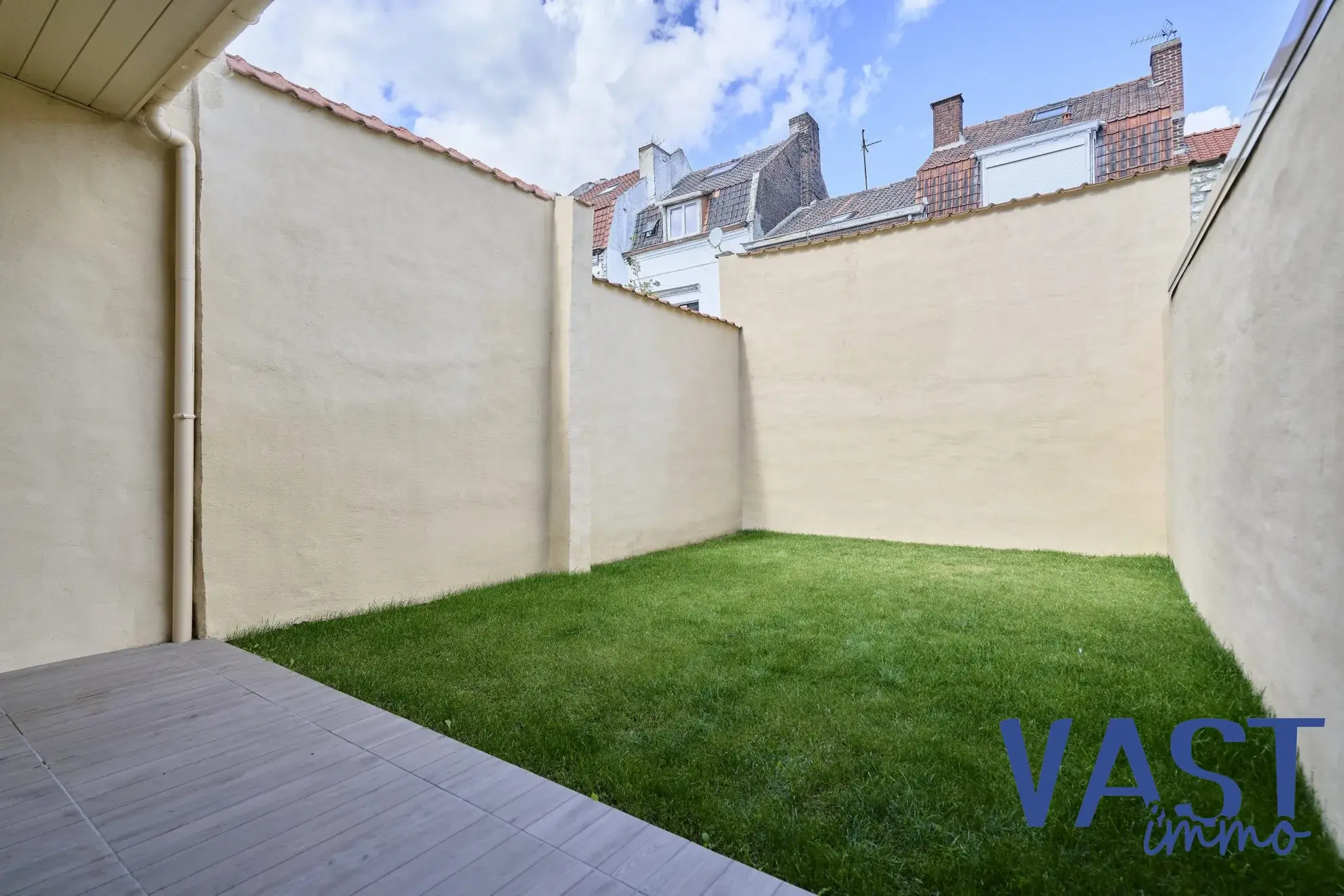 Maison ancienne rénovée avec 3 chambres, terrasse et jardin à Wattrelos 