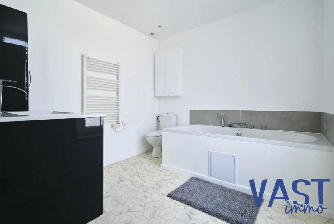 Maison ancienne rénovée avec 3 chambres, terrasse et jardin à Wattrelos 