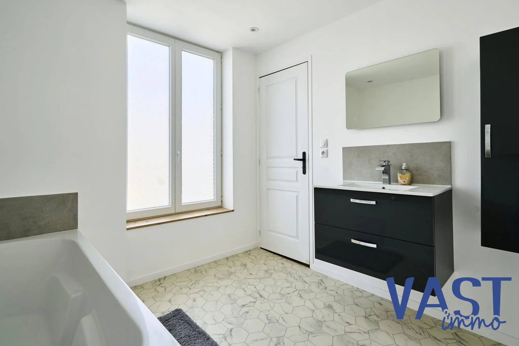 Maison ancienne rénovée avec 3 chambres, terrasse et jardin à Wattrelos 