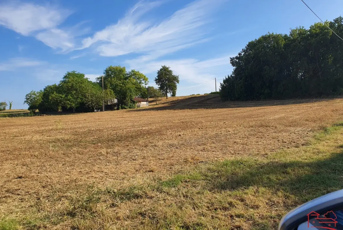 Terrain constructible de 3 100 m² proche Agen et Villeneuve-sur-Lot 