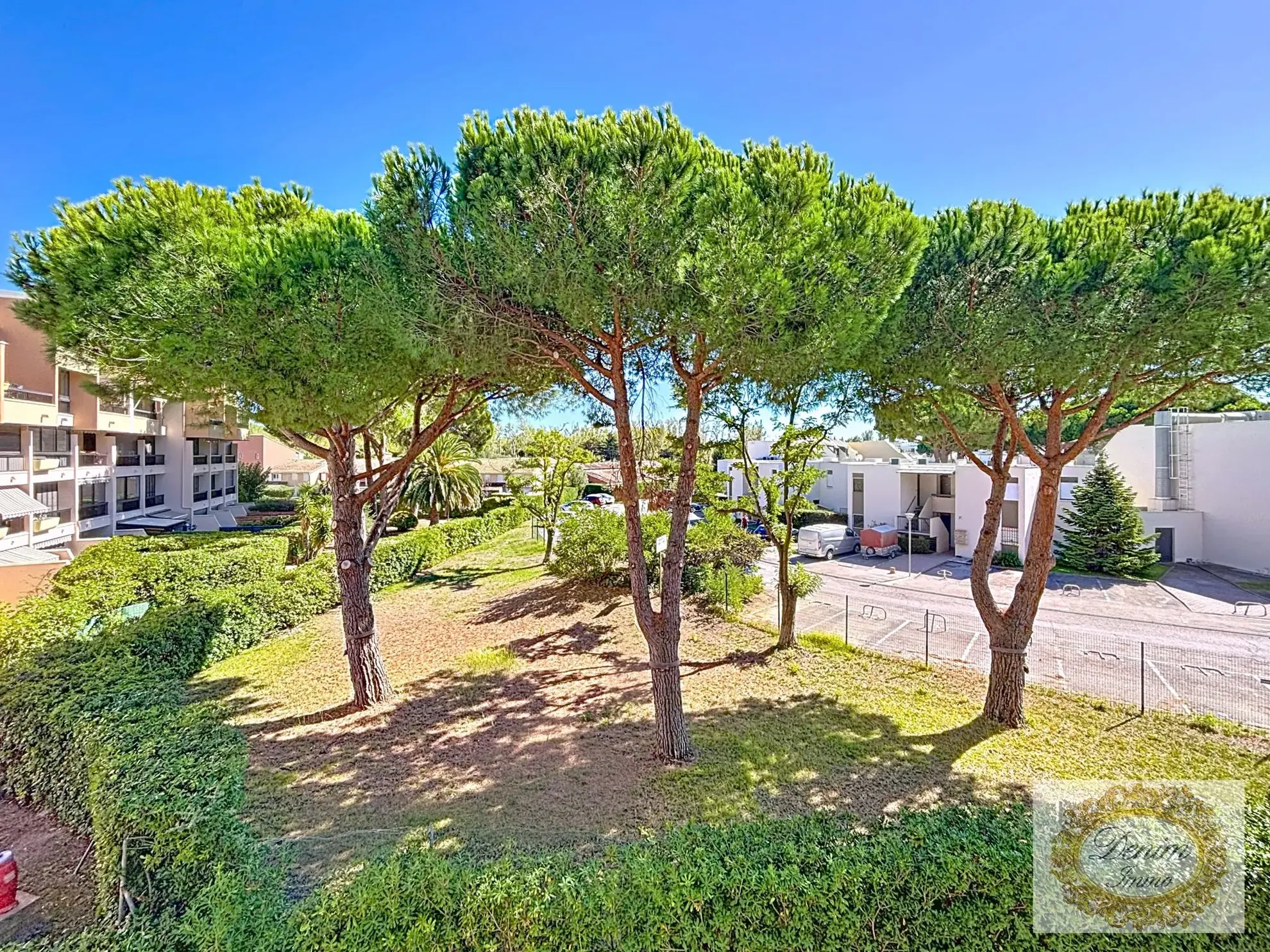 Appartement T1 rénové avec terrasse et parking près de la plage au Grau du Roi 
