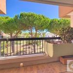Appartement T1 rénové avec terrasse et parking près de la plage au Grau du Roi