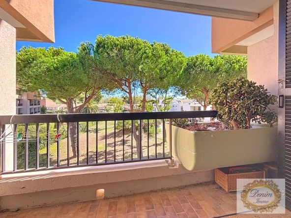 Appartement T1 rénové avec terrasse et parking près de la plage au Grau du Roi