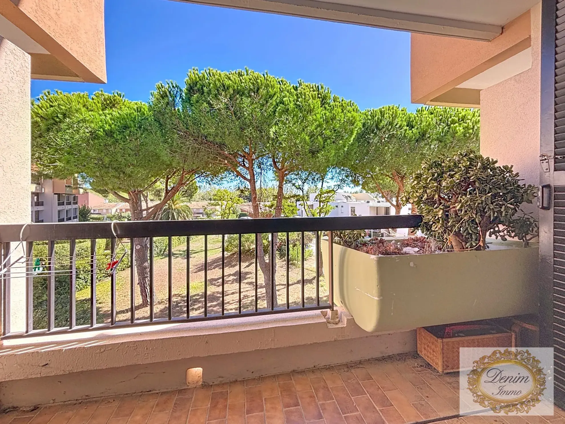 Appartement T1 rénové avec terrasse et parking près de la plage au Grau du Roi 