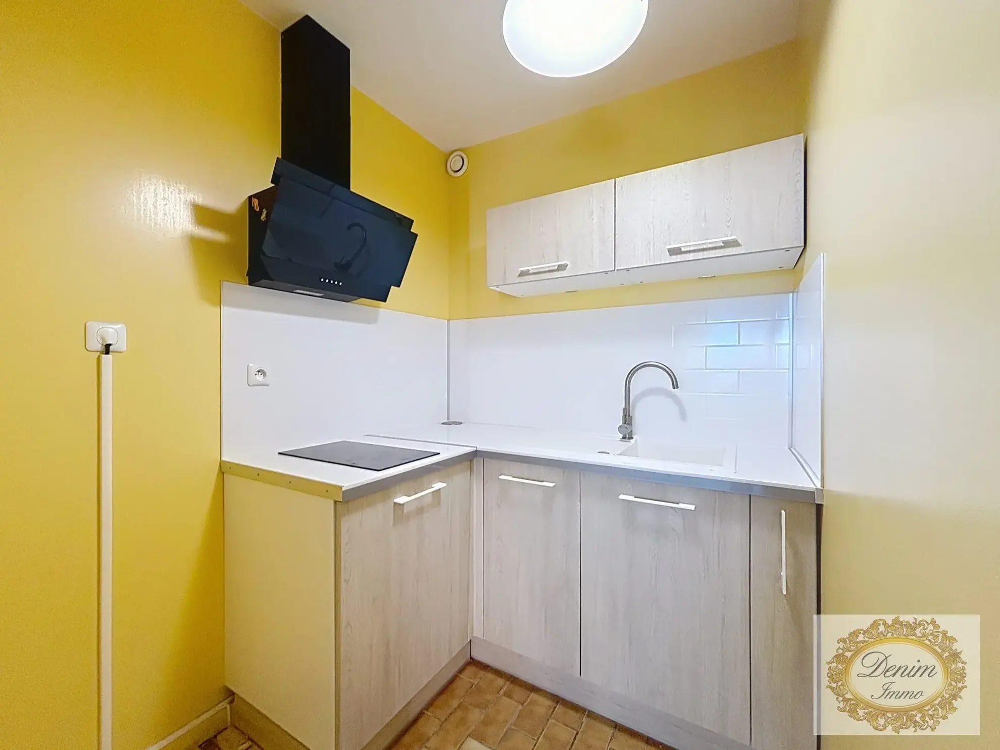 Appartement T1 rénové avec terrasse et parking près de la plage au Grau du Roi 