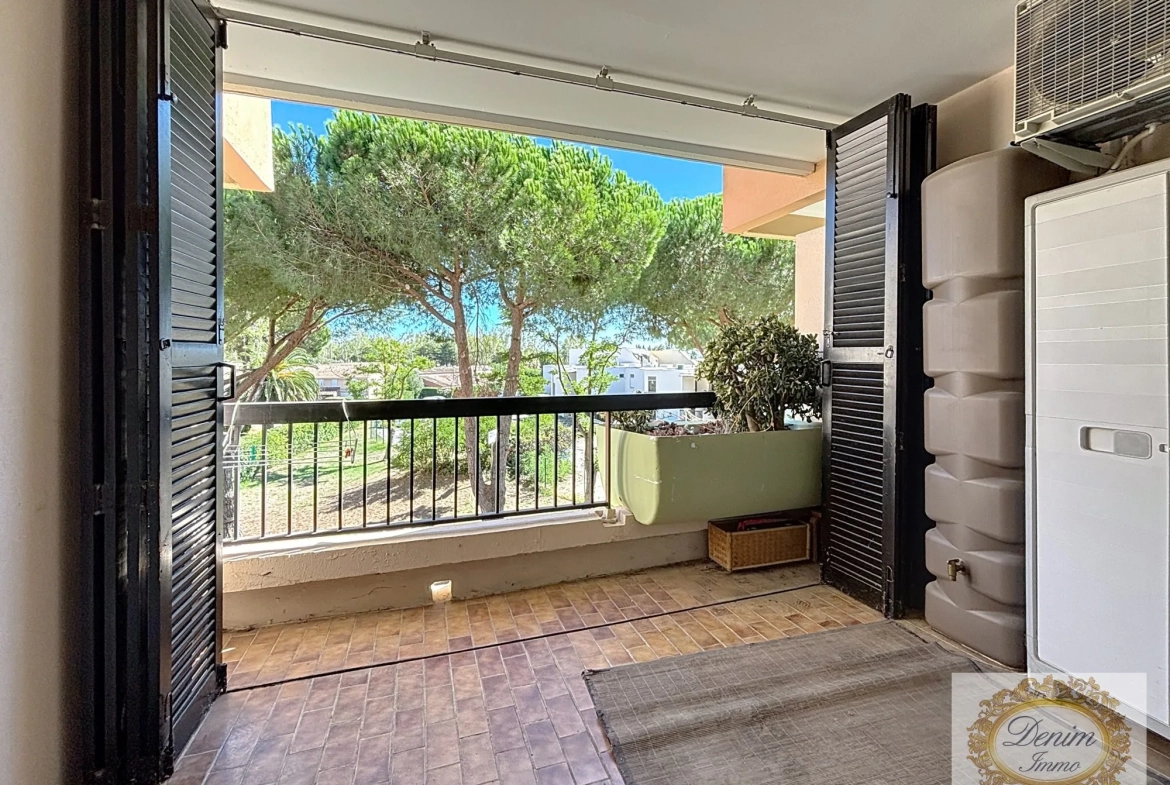 Appartement T1 rénové avec terrasse et parking près de la plage au Grau du Roi 