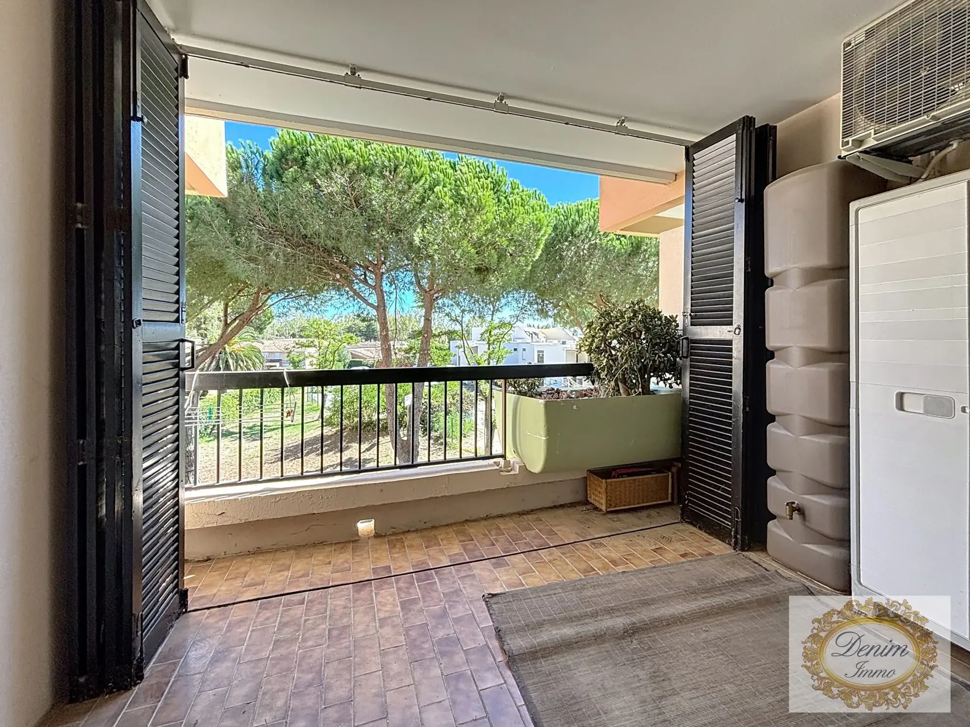 Appartement T1 rénové avec terrasse et parking près de la plage au Grau du Roi 