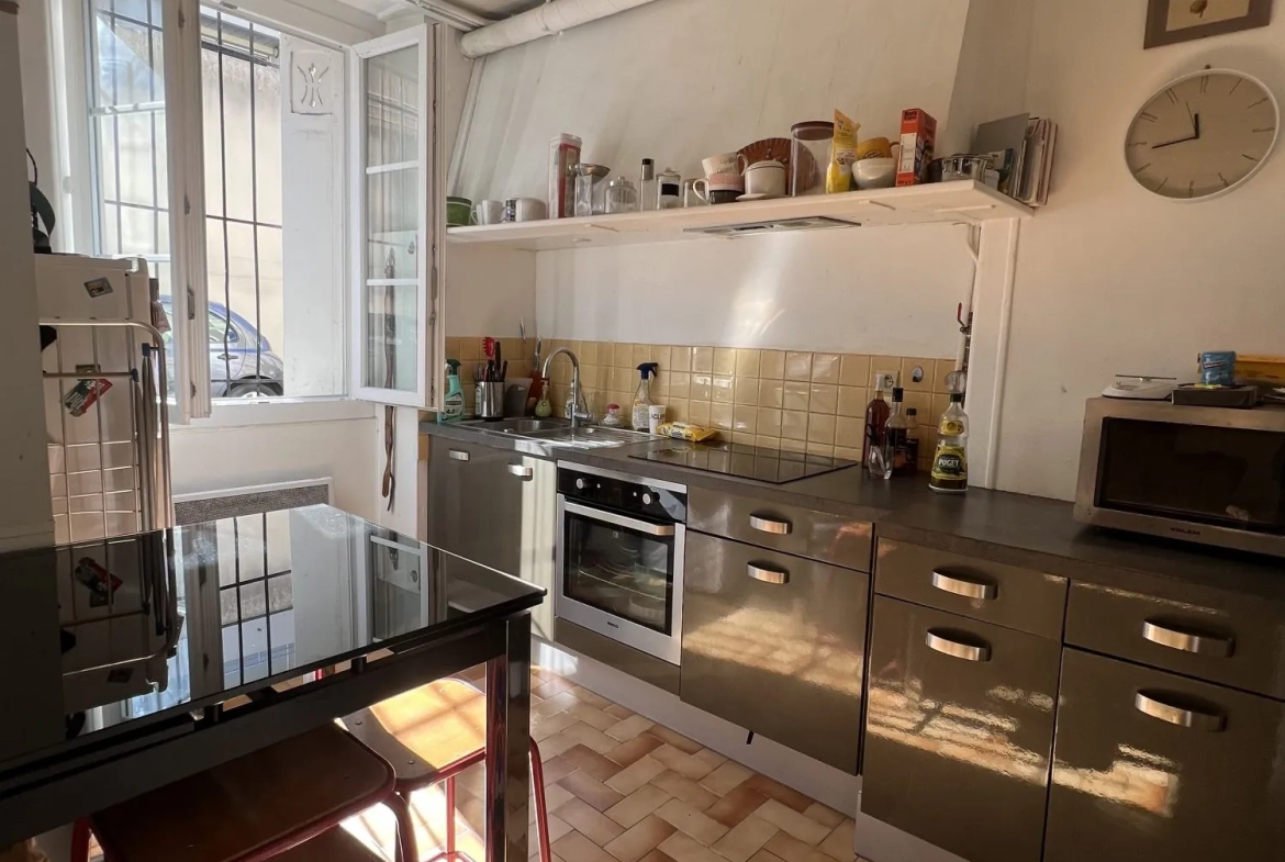 Appartement T1 bis lumineux à vendre dans le quartier des Chartrons à Bordeaux 