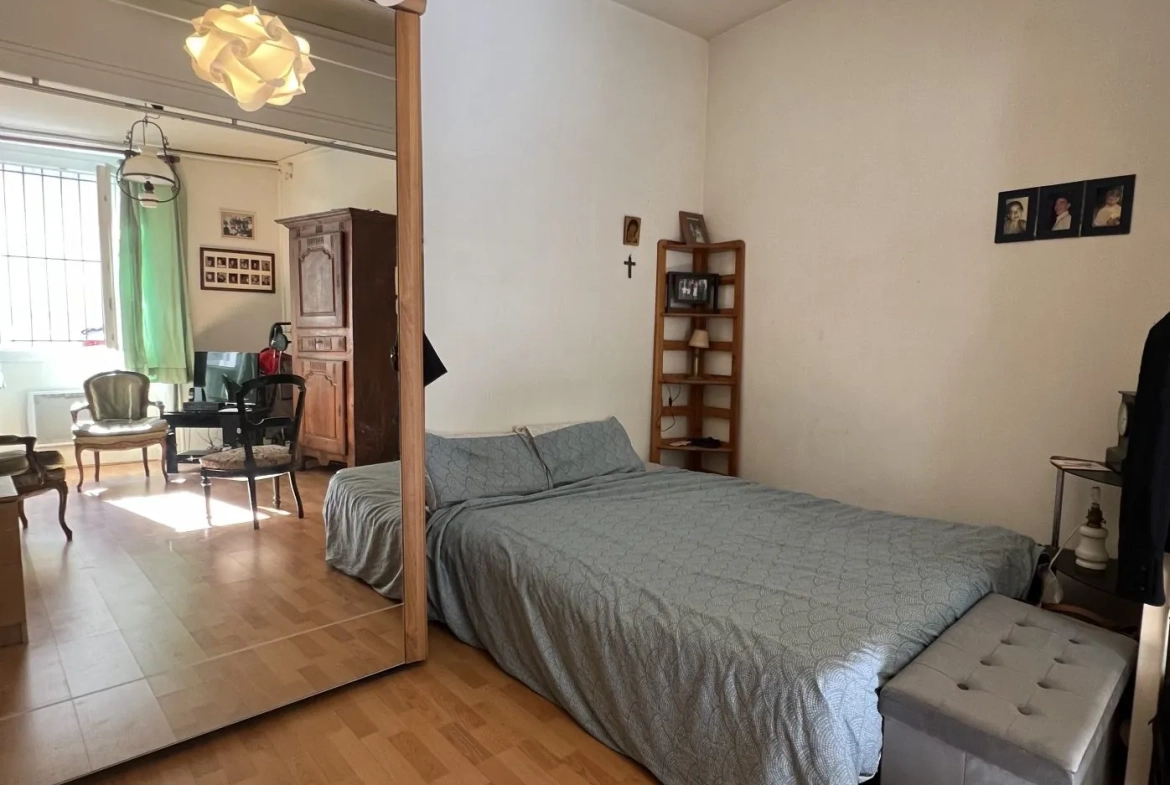 Appartement T1 bis lumineux à vendre dans le quartier des Chartrons à Bordeaux 