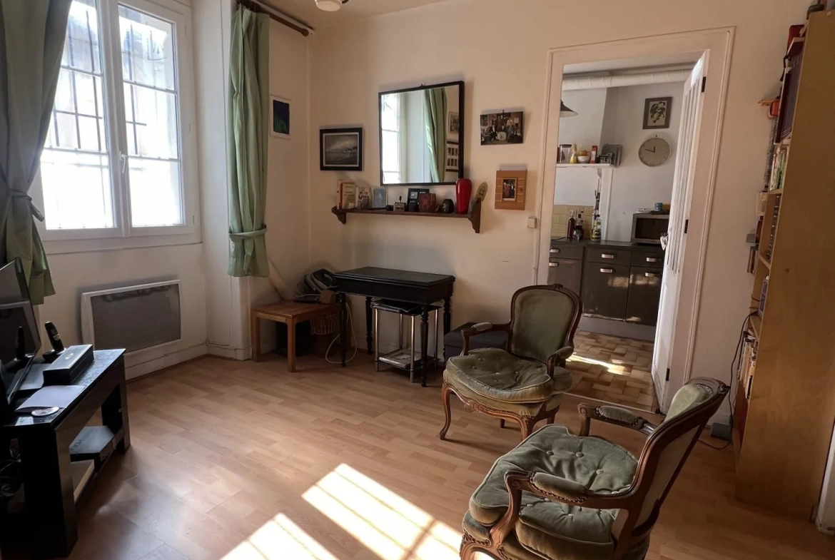 Appartement T1 bis lumineux à vendre dans le quartier des Chartrons à Bordeaux 