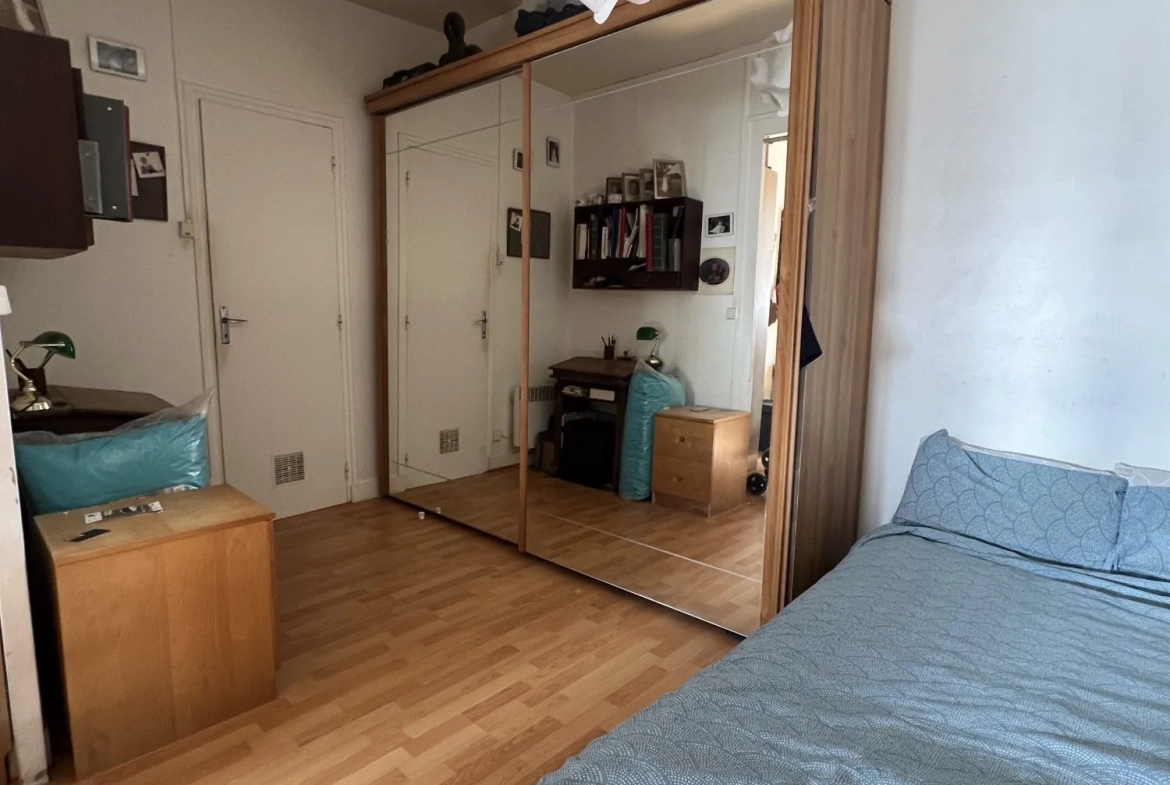 Appartement T1 bis lumineux à vendre dans le quartier des Chartrons à Bordeaux 