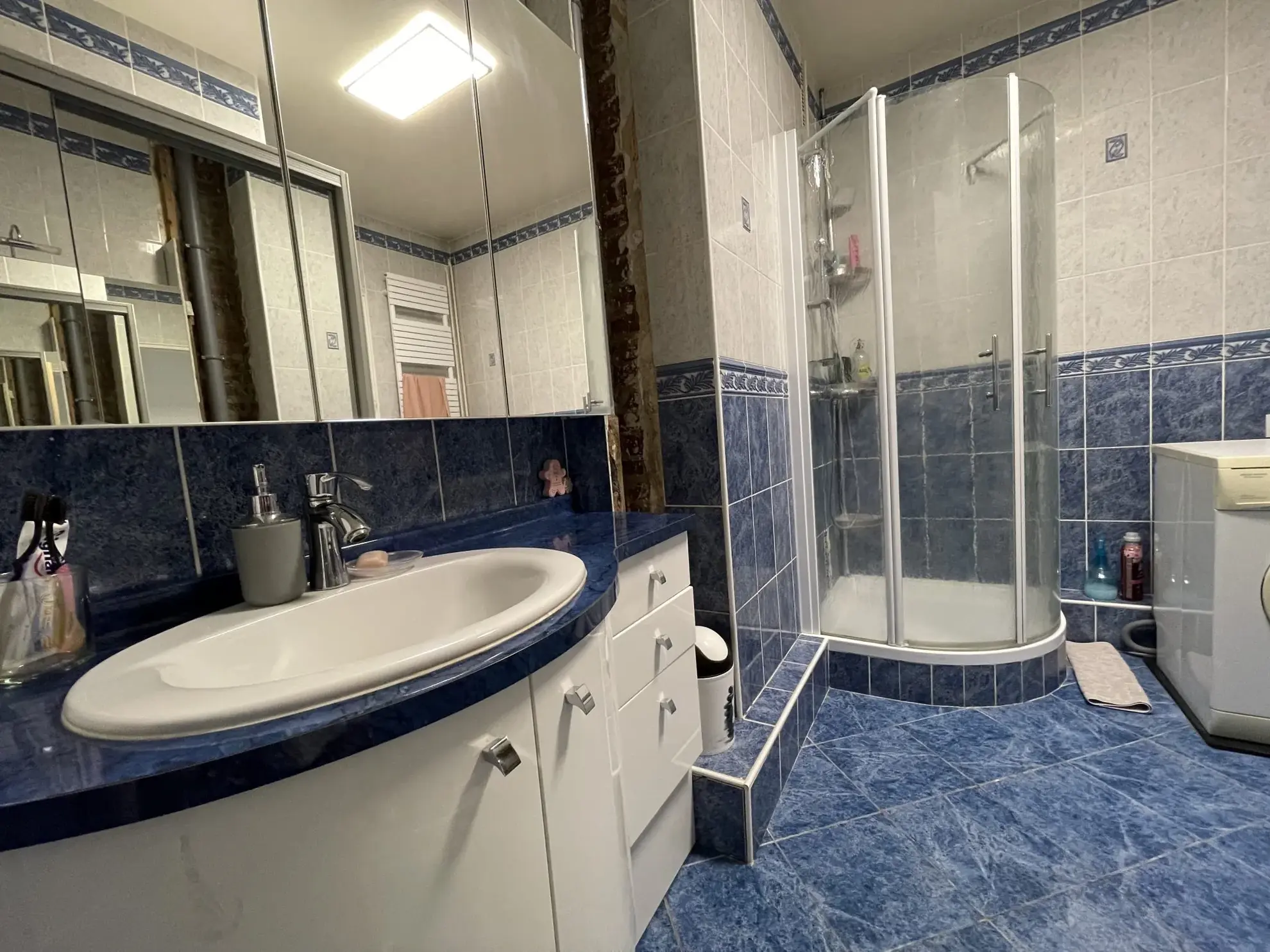 Appartement à vendre à Lisieux en centre-ville avec balcon et cheminée 