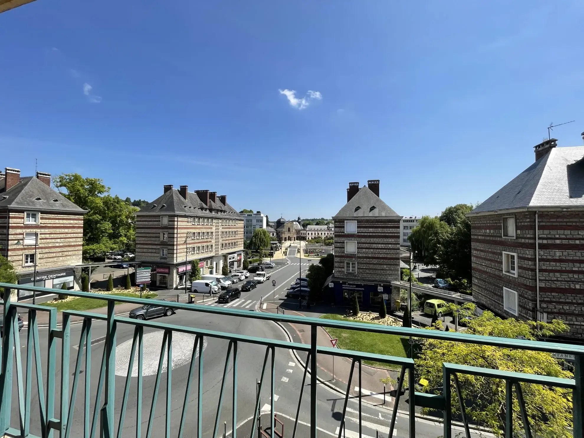 Appartement à vendre à Lisieux en centre-ville avec balcon et cheminée 
