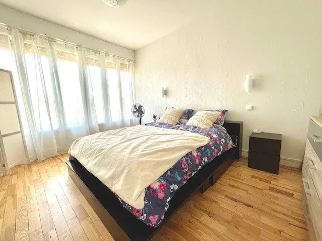 Appartement à vendre à Lisieux en centre-ville avec balcon et cheminée 