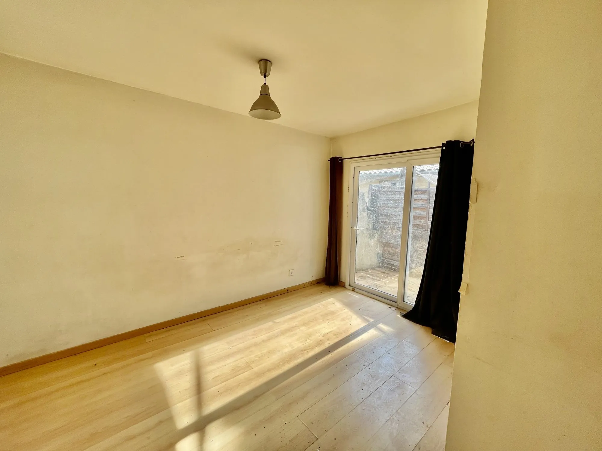 Studio à rénover de 24,53 m² avec terrasse au cœur d'Avignon 