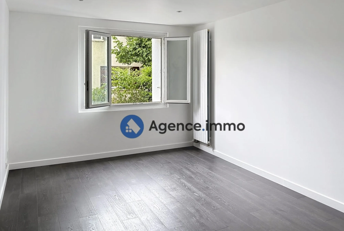 Appartement T2 rénové à vendre à Saint-Cyr-sur-Loire, proche Tours en France 