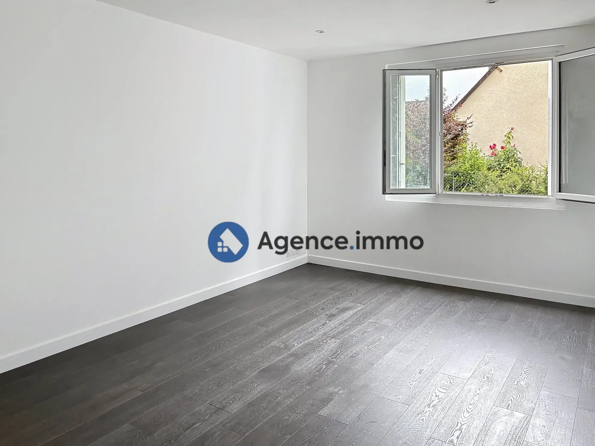 Appartement T2 rénové à vendre à Saint-Cyr-sur-Loire, proche Tours en France 