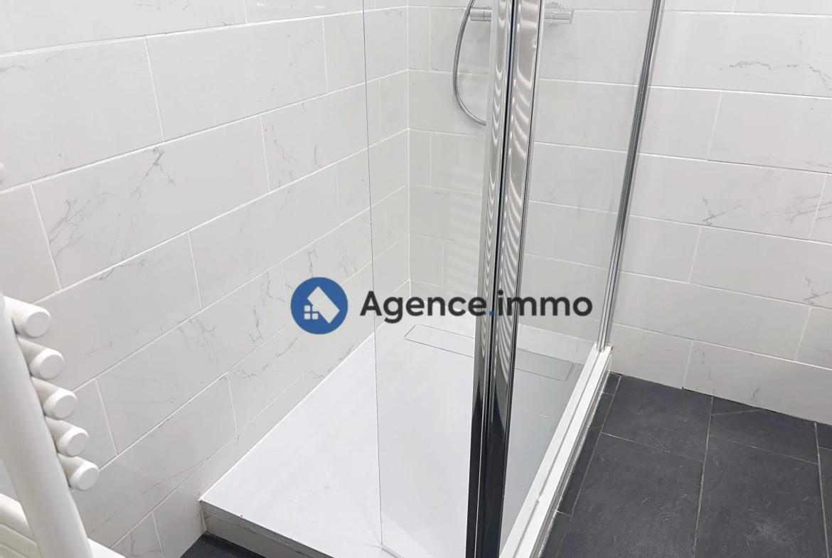 Appartement T2 rénové à vendre à Saint-Cyr-sur-Loire, proche Tours en France 