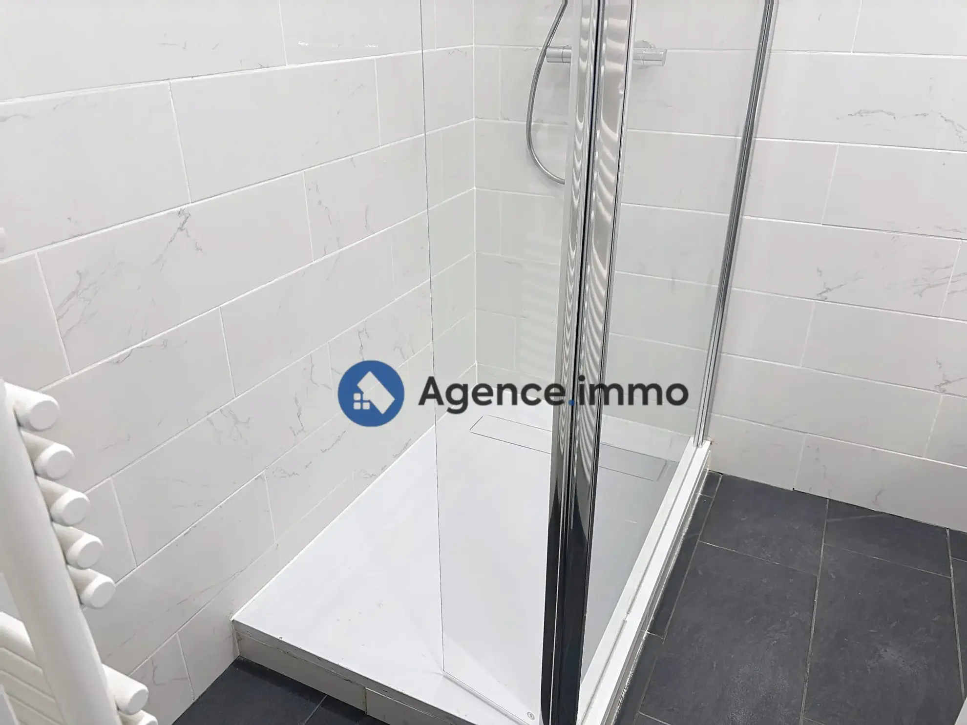 Appartement T2 rénové à vendre à Saint-Cyr-sur-Loire, proche Tours en France 