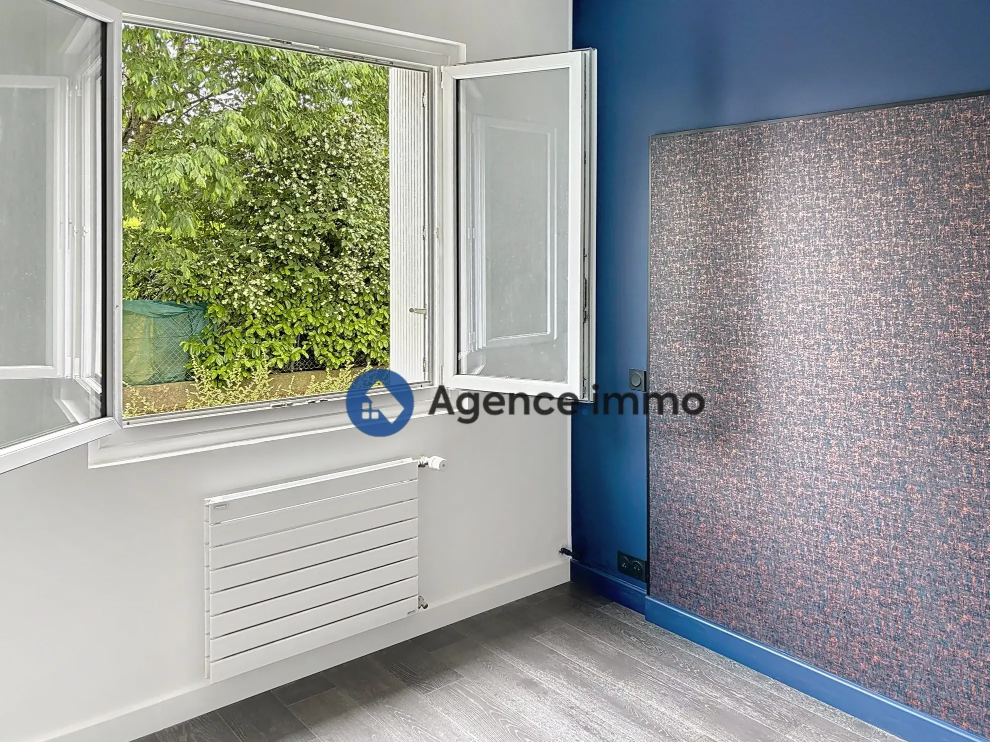 Appartement T2 rénové à vendre à Saint-Cyr-sur-Loire, proche Tours en France 