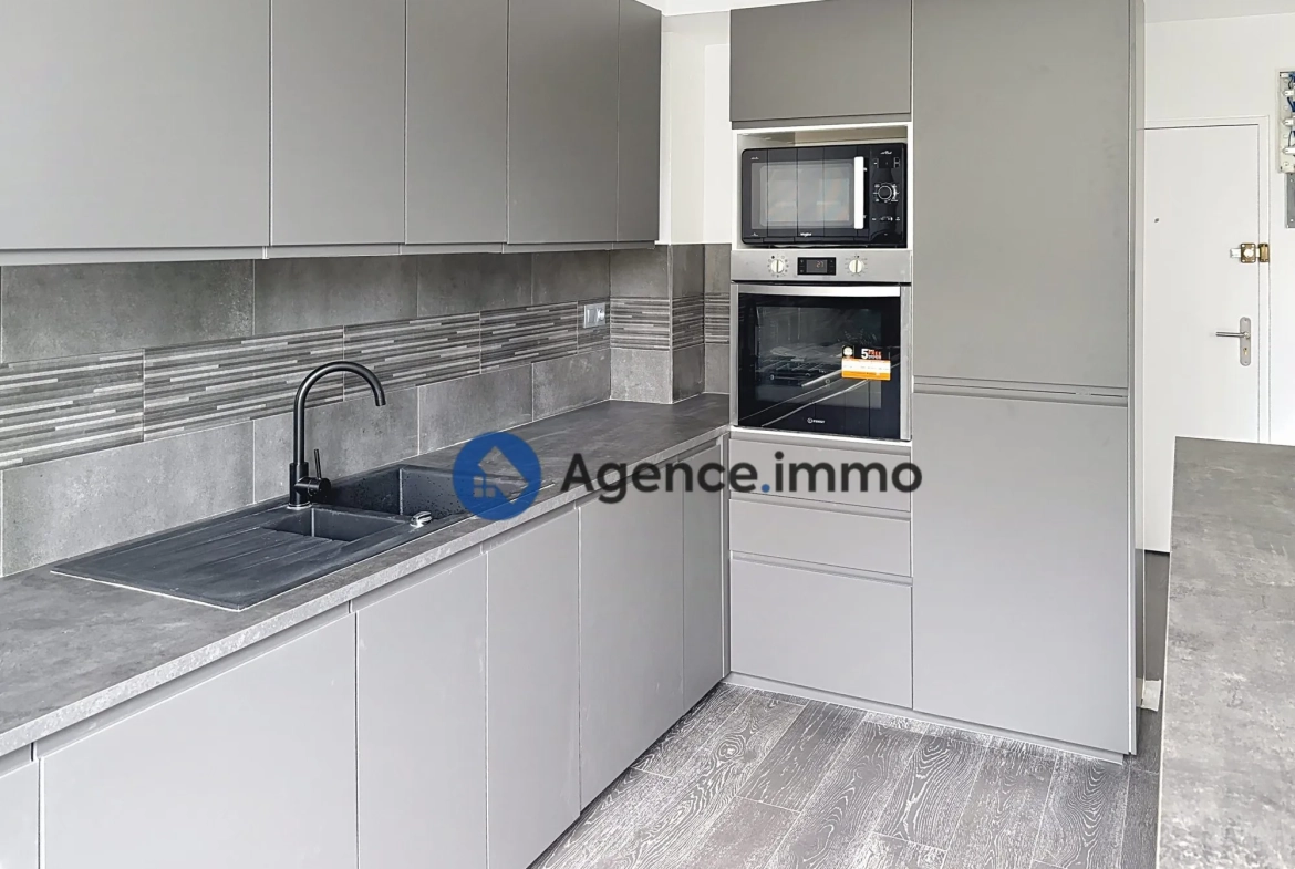 Appartement T2 rénové à vendre à Saint-Cyr-sur-Loire, proche Tours en France 