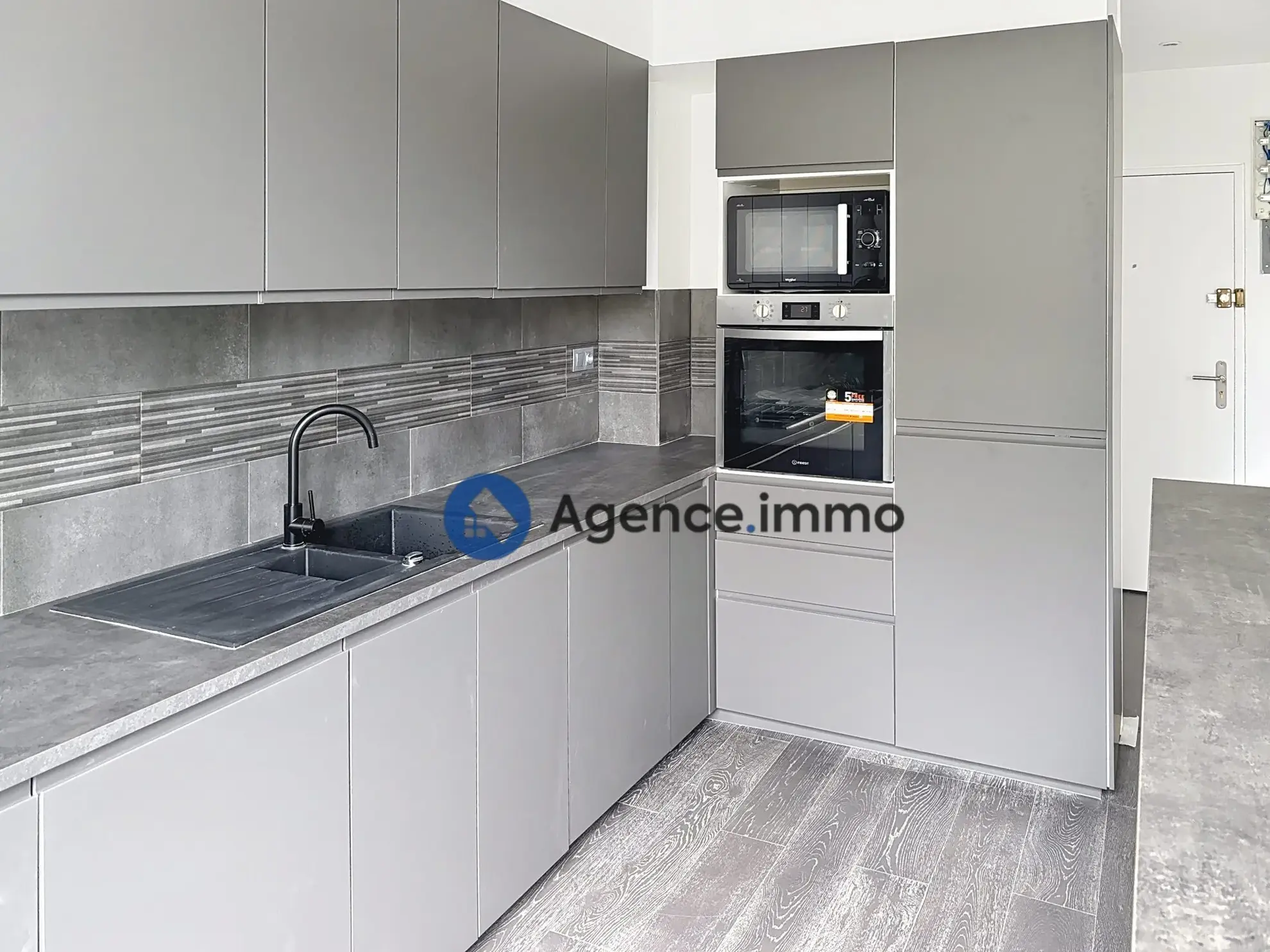 Appartement T2 rénové à vendre à Saint-Cyr-sur-Loire, proche Tours en France 
