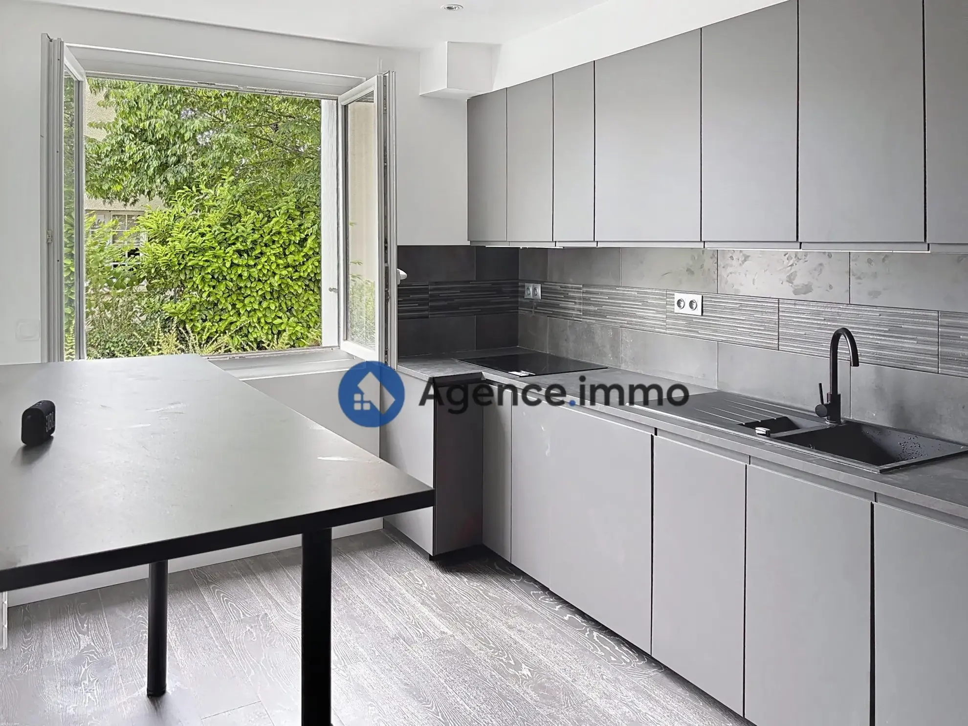 Appartement T2 rénové à vendre à Saint-Cyr-sur-Loire, proche Tours en France 