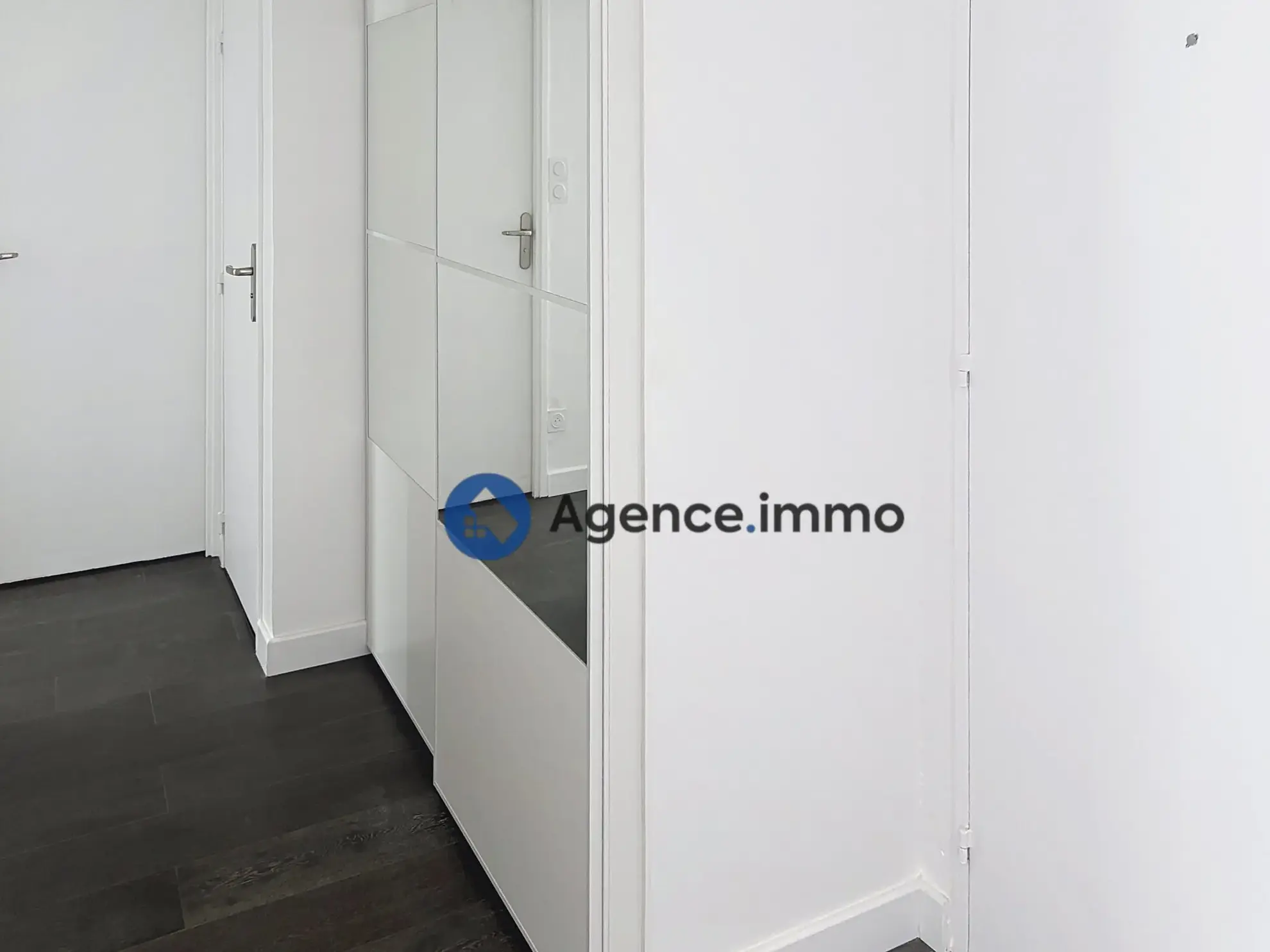 Appartement T2 rénové à vendre à Saint-Cyr-sur-Loire, proche Tours en France 