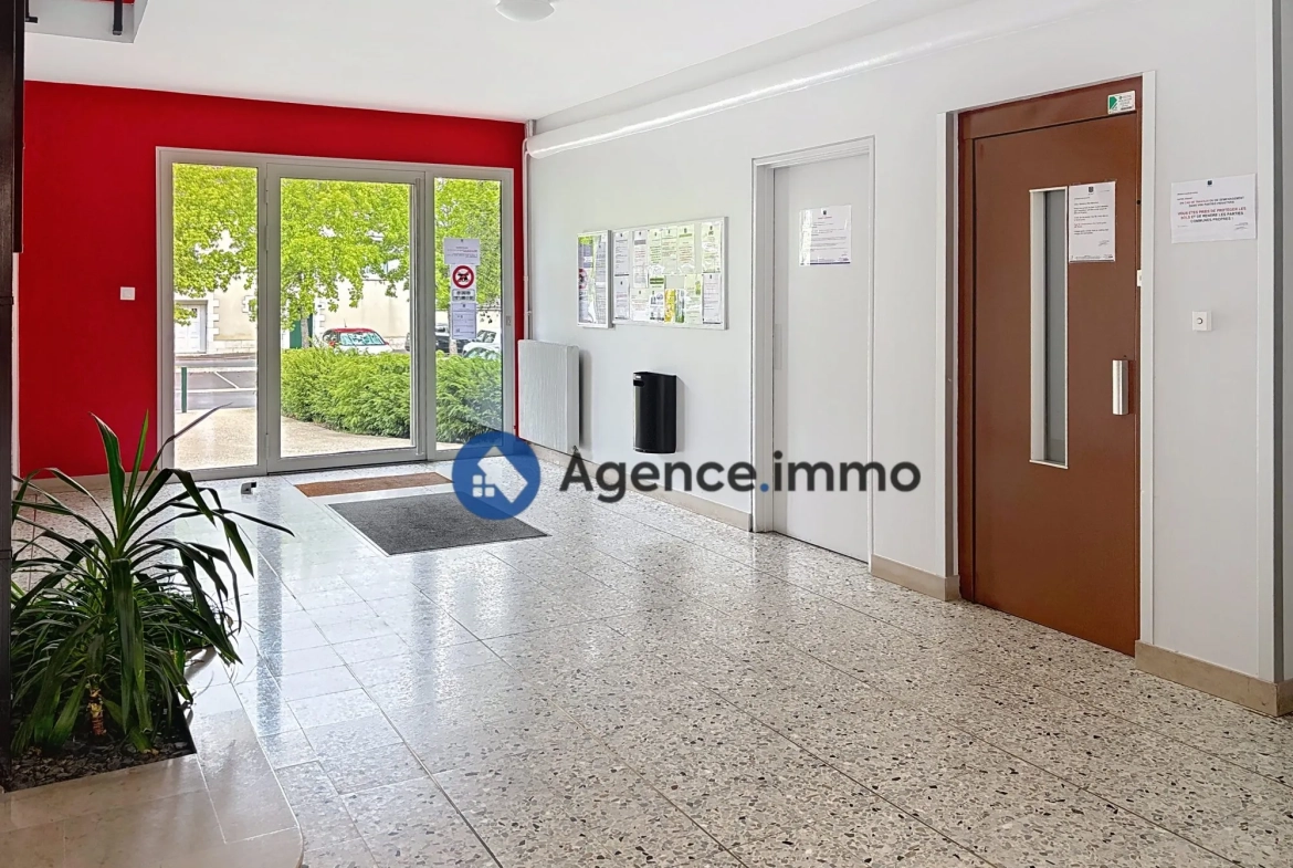 Appartement T2 rénové à vendre à Saint-Cyr-sur-Loire, proche Tours en France 