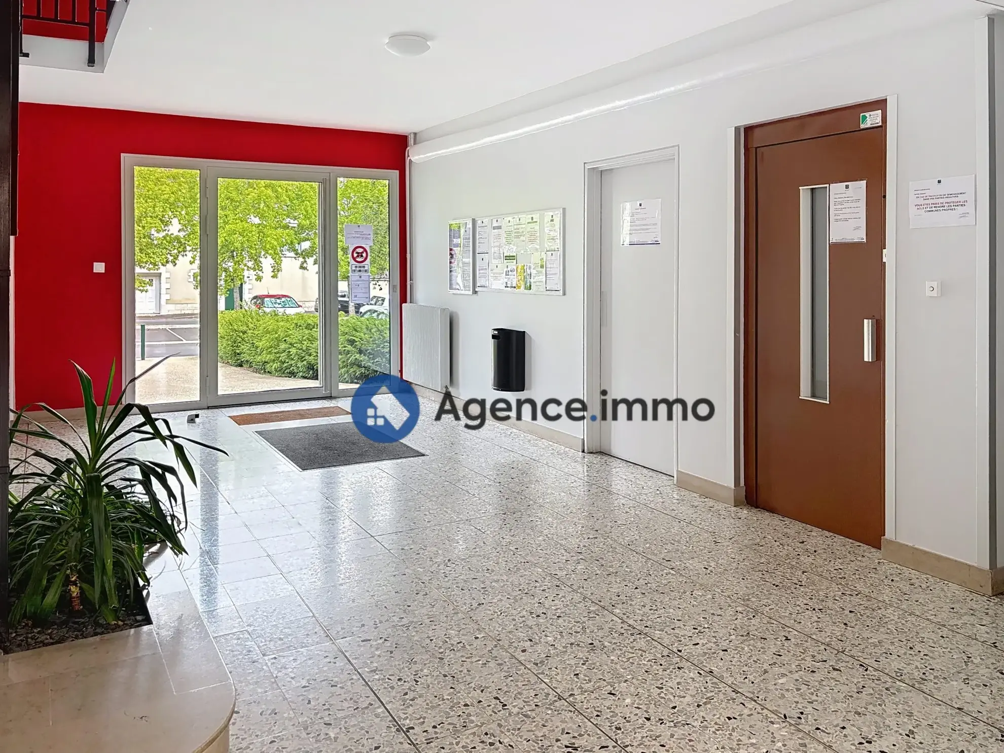 Appartement T2 rénové à vendre à Saint-Cyr-sur-Loire, proche Tours en France 