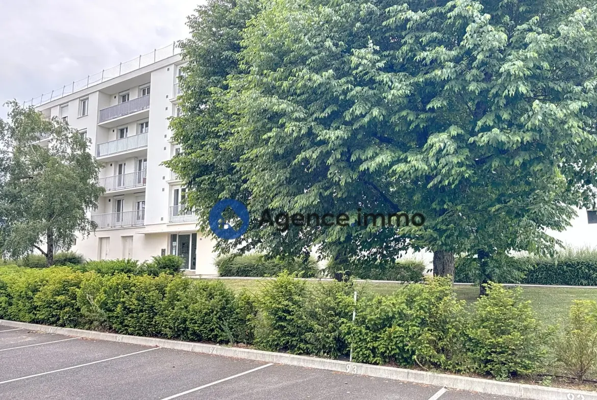 Appartement T2 rénové à vendre à Saint-Cyr-sur-Loire, proche Tours en France 