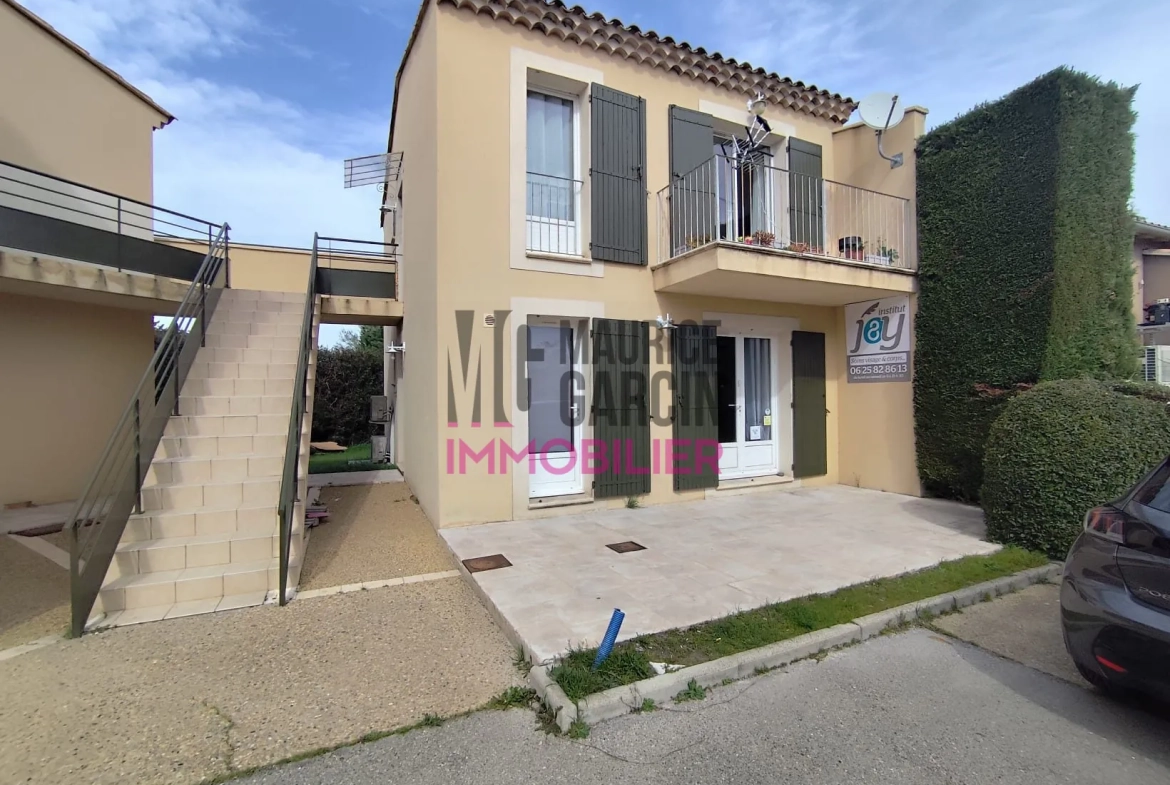 Appartement T2 avec terrasse et parking à L'Isle-sur-la-Sorgue - Vente libre 