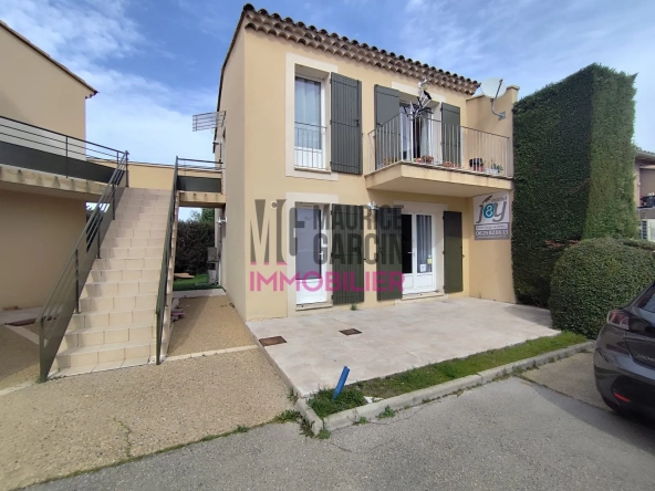 Appartement T2 avec terrasse et parking à L'Isle-sur-la-Sorgue - Vente libre